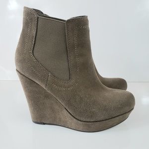 Seychelles tan suede wedge heel booties sz 6.5
